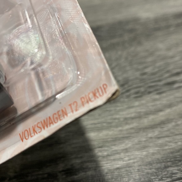 Hot Wheels | 52nd Anniversary #6/6: Volkswagen T2 Pickup - 1:64 Scale Die Cast - Picture 11 of 11